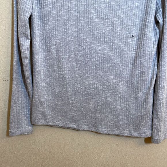Maurices 24/7 Cozy V Neck Long Sleeve Tee Gray size Small NWT - Picture 4 of 9